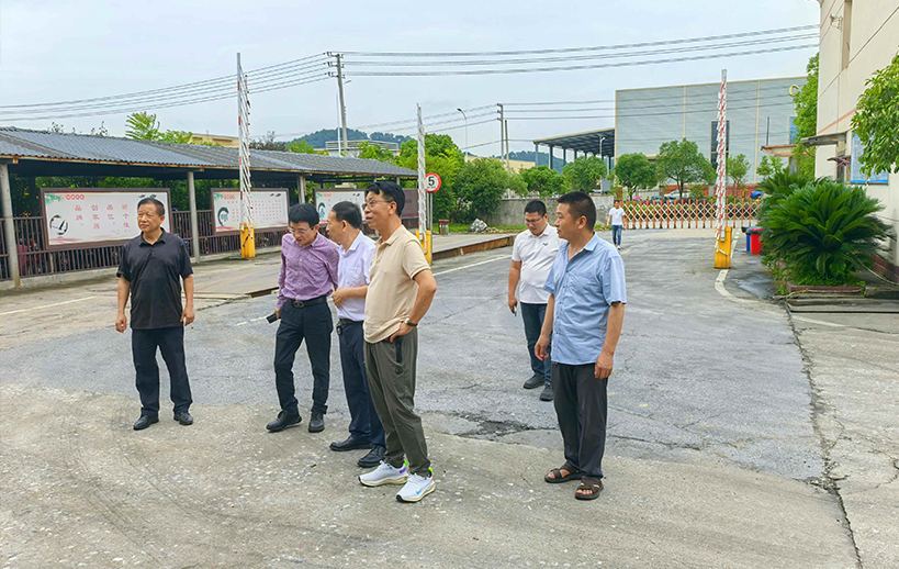 【綠色領(lǐng)航·智慧交融】華洲木業(yè)董事長率團(tuán)深訪鐘氏木業(yè)，共譜江西綠色發(fā)展新篇章(圖2)